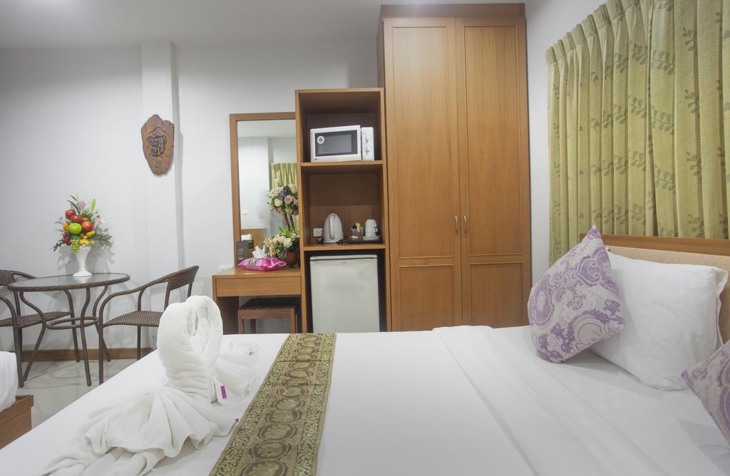 Hip Yaya Residences Patong Buitenkant foto