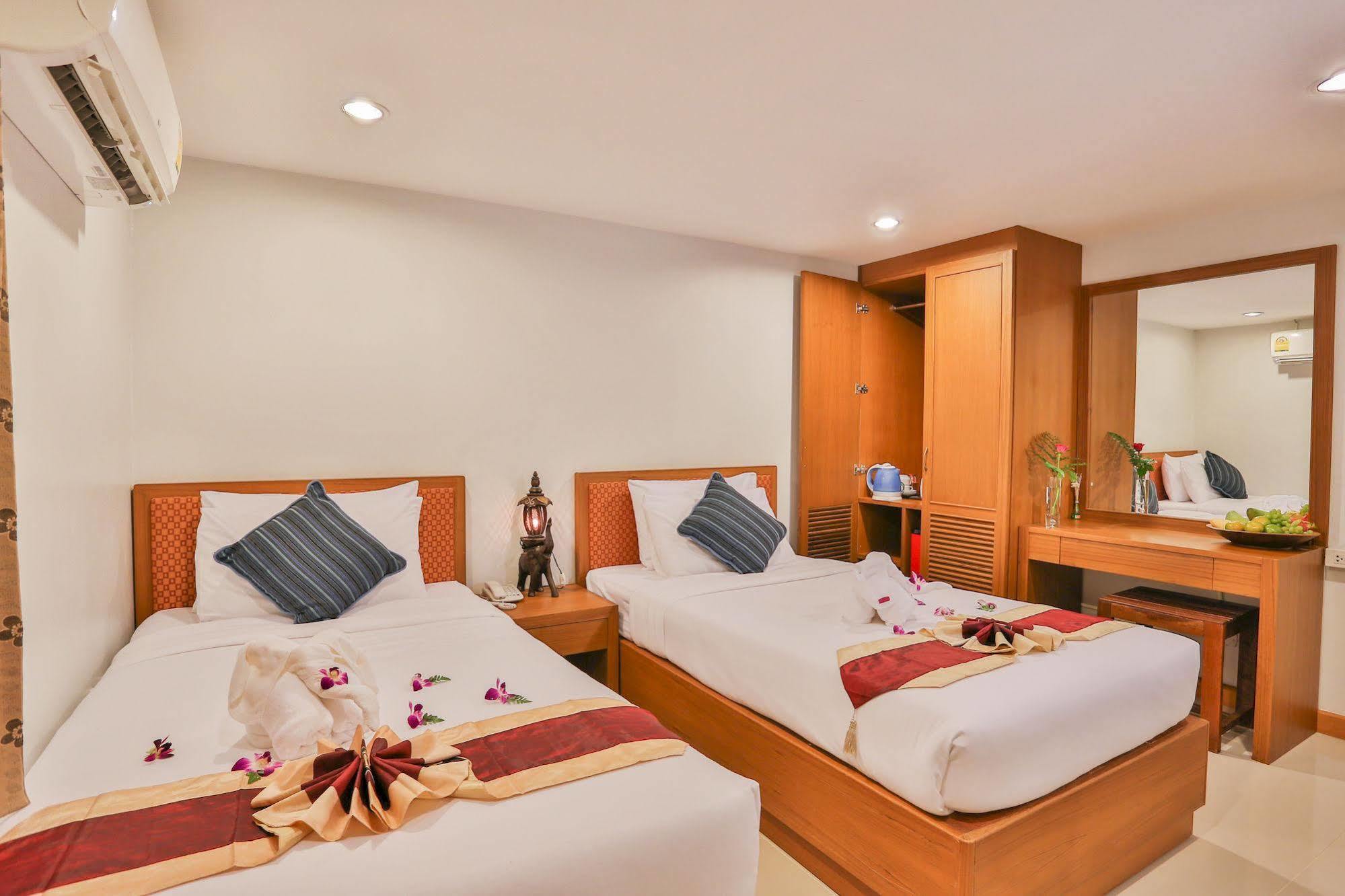 Hip Yaya Residences Patong Buitenkant foto