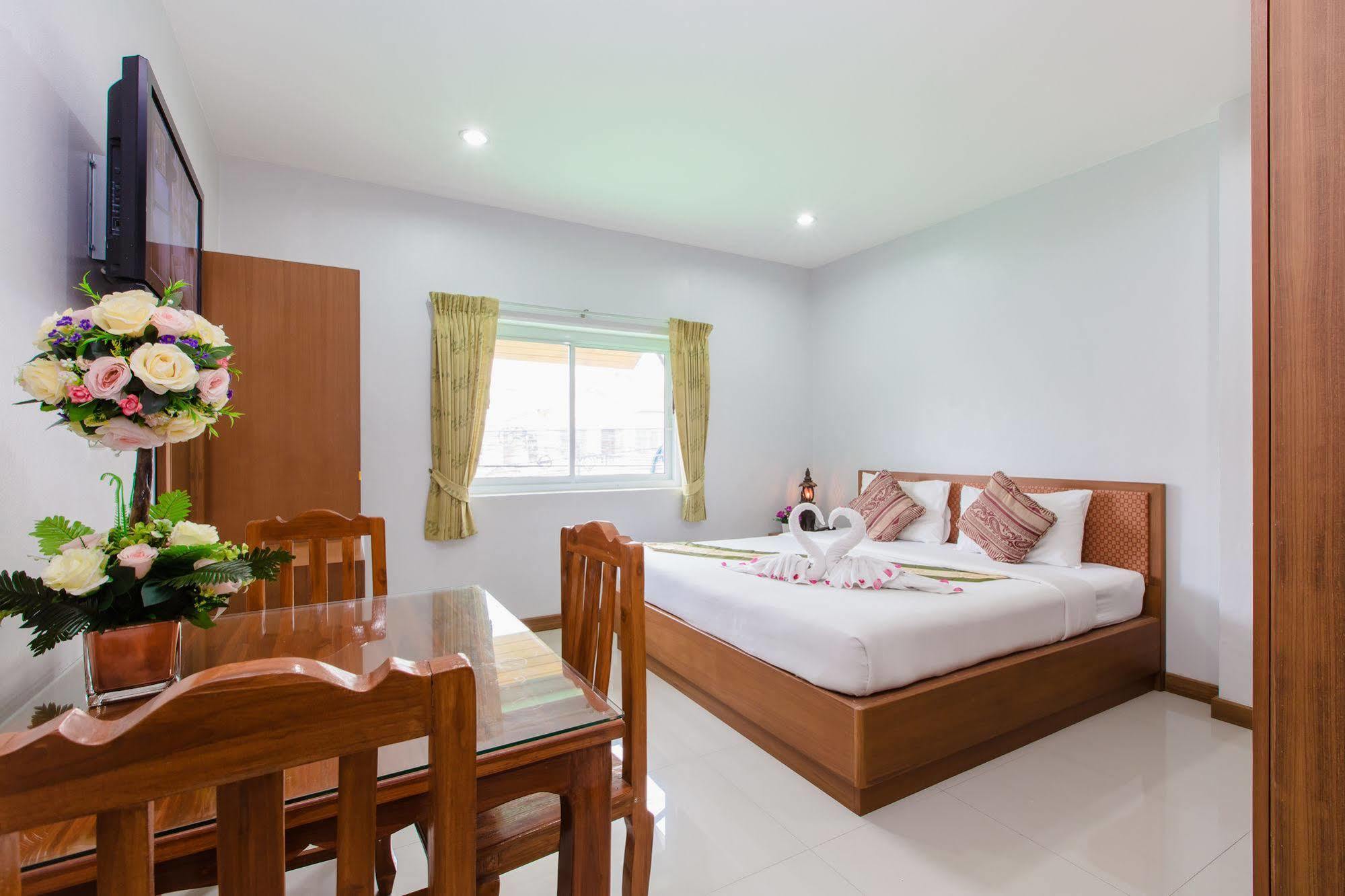 Hip Yaya Residences Patong Buitenkant foto