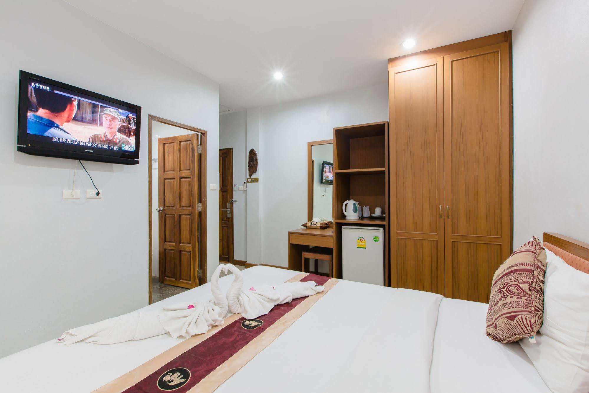 Hip Yaya Residences Patong Buitenkant foto