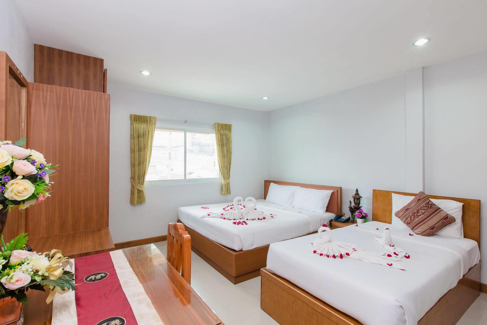 Hip Yaya Residences Patong Buitenkant foto