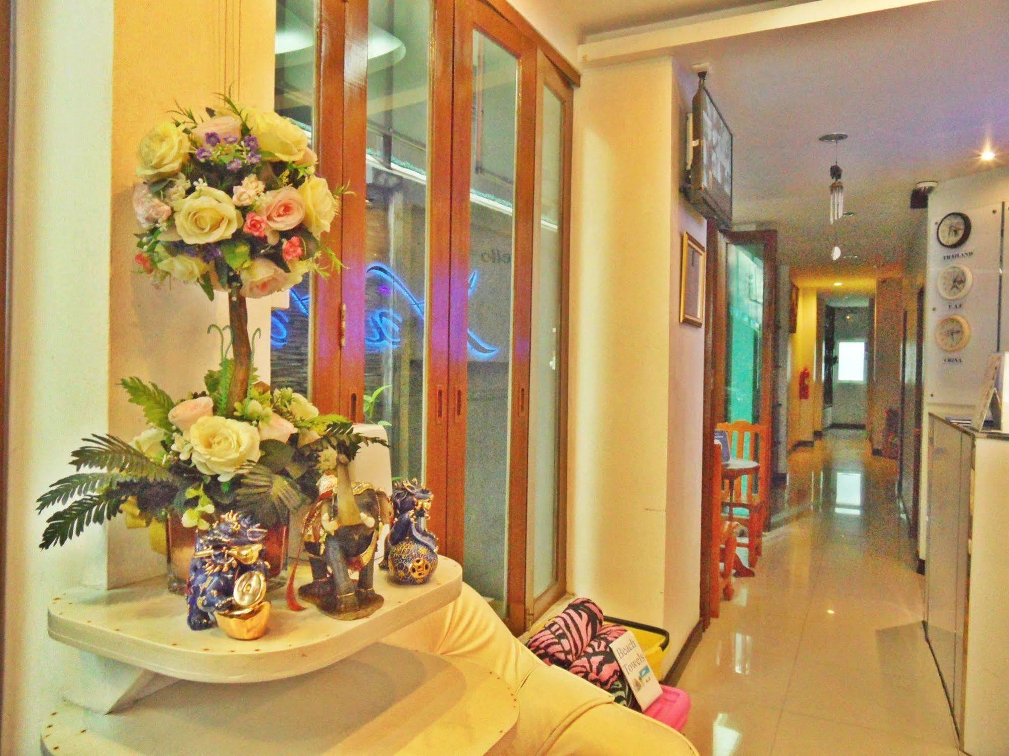 Hip Yaya Residences Patong Buitenkant foto