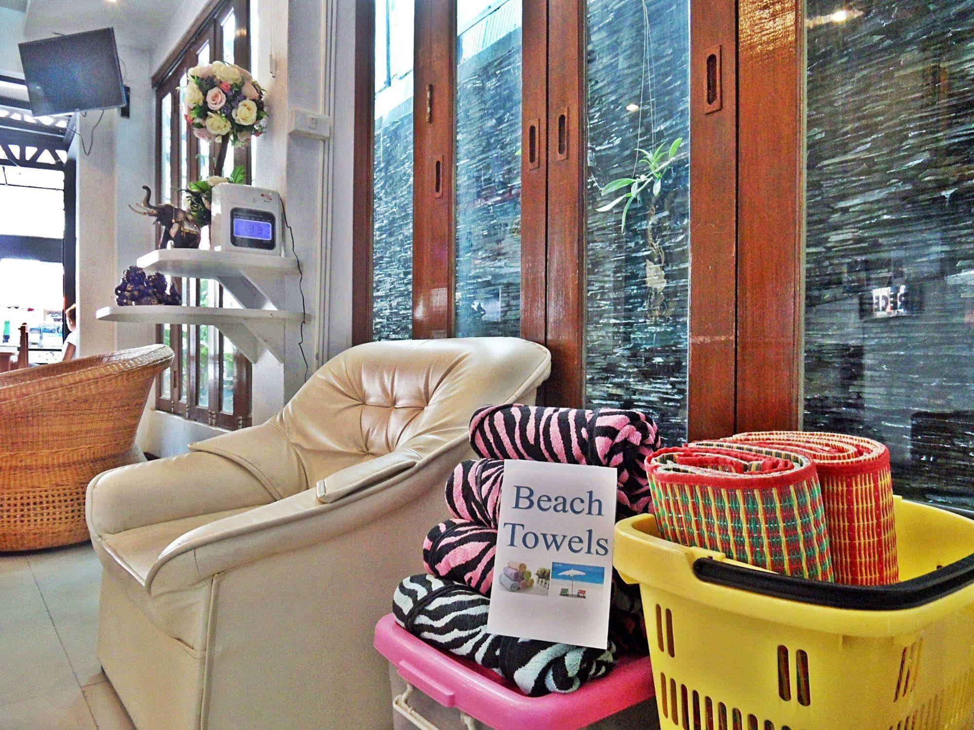 Hip Yaya Residences Patong Buitenkant foto